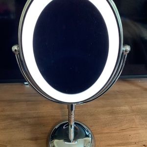 Vanity mirror